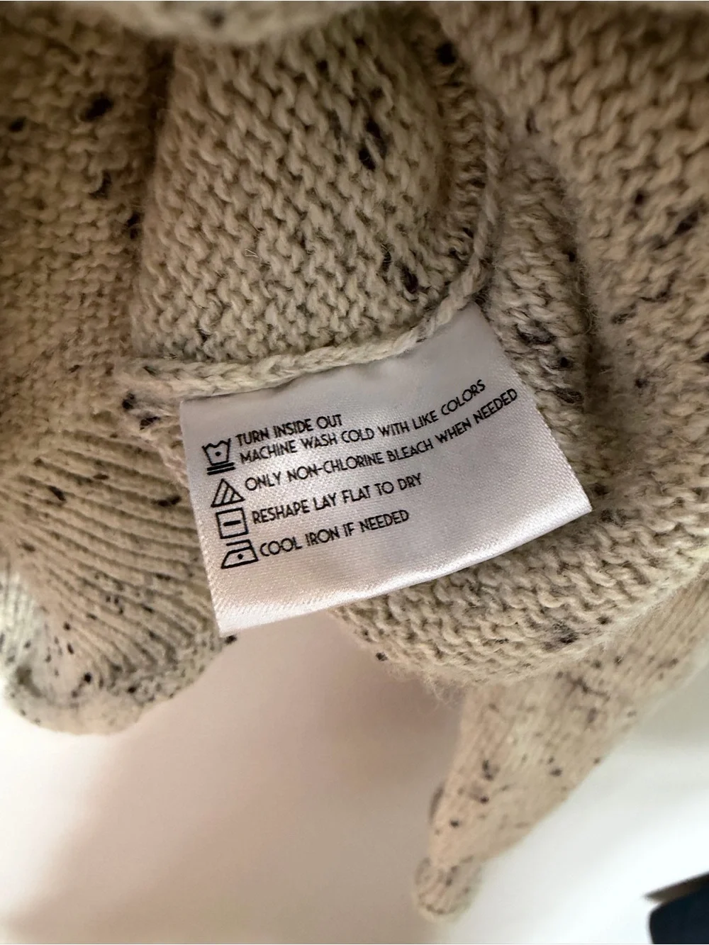Levitate Seawool Oyster Speckled Turtleneck Sweater – Size Medium -*k
